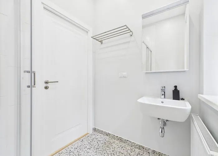 2br - 10min To Old Town *